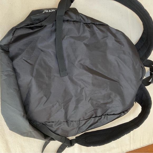 Eddie Bauer Stowaway 25L pack. Onyx. ‘Reach for More’ embroider. Padded straps. - Picture 9 of 10